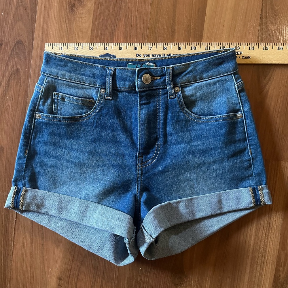 NWOT Forever 21 shorts size 3/ 27 denim blue jean - Picture 2 of 5